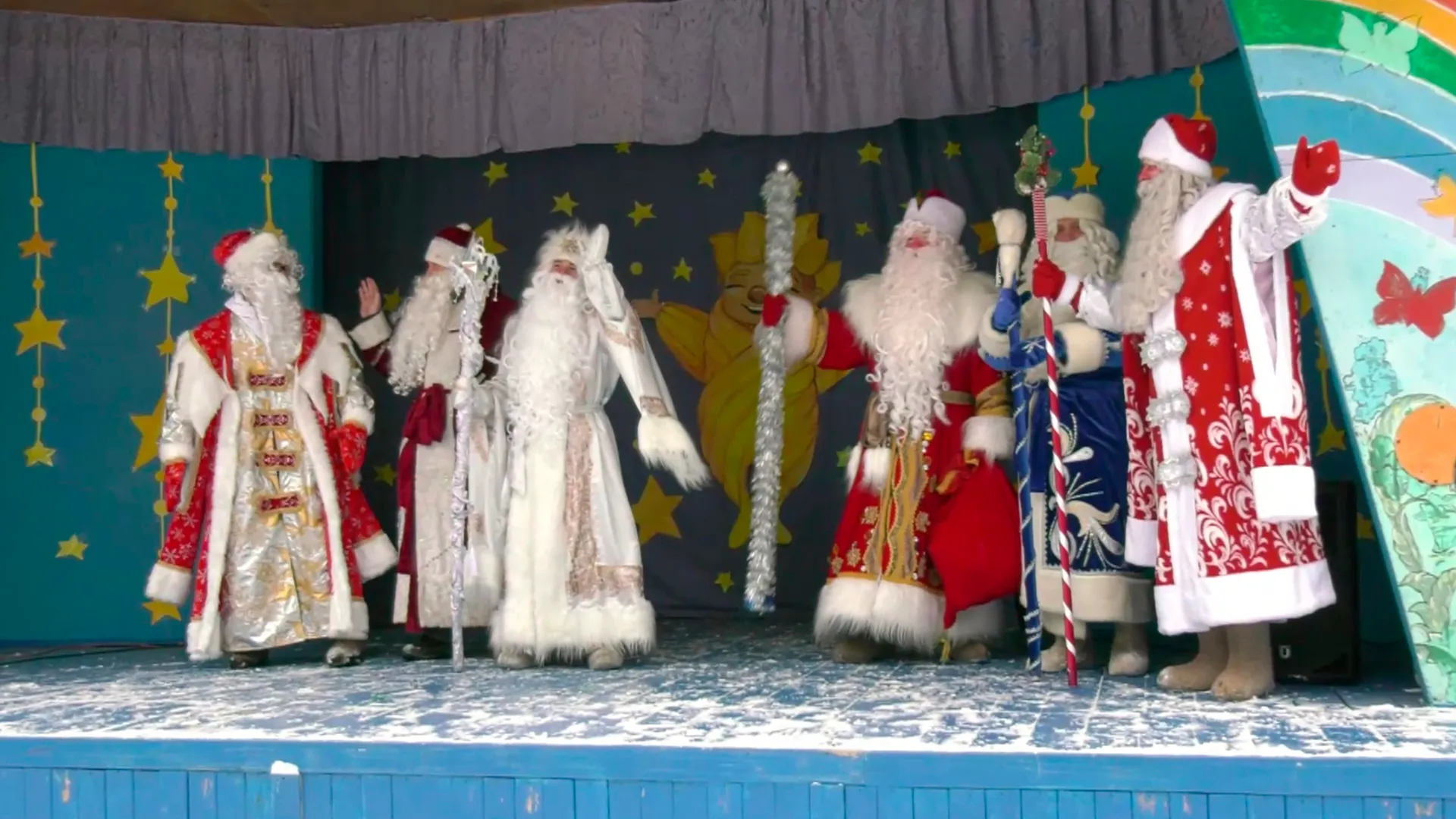 Ямальские ветераны побывали на фестивале Дедов Морозов в Тюмени