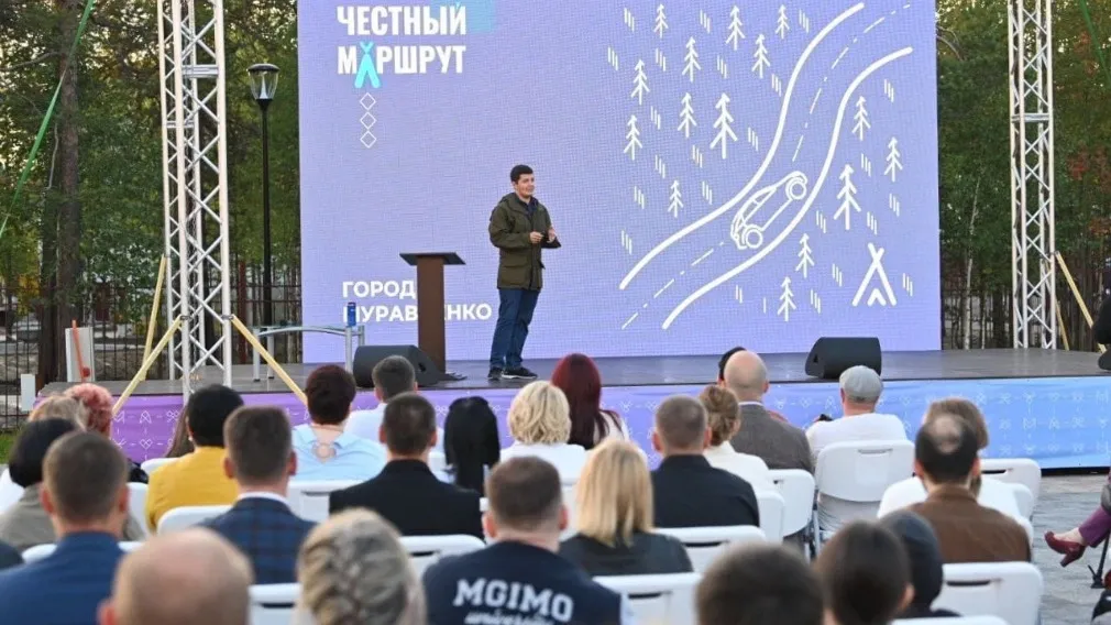 Встречи с населением прошли в шести городах, самая продолжительная — 2 часа 7 минут — в Ноябрьске. Фото: vk.com/artyukhov_da