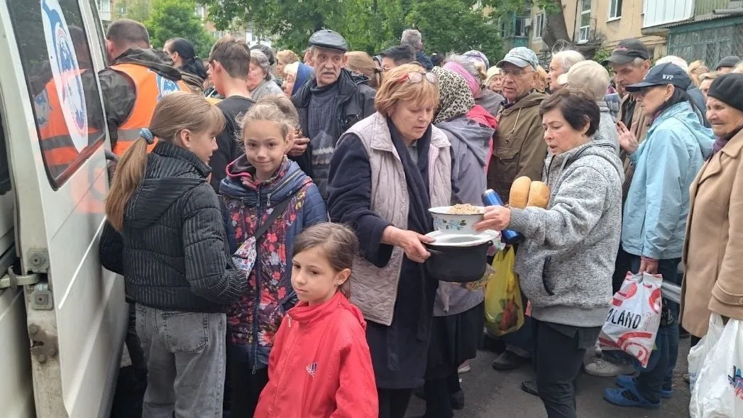 В день горячее питание раздают тысяче человек. Фото: «Гуманитарный Добровольческий Корпус», «ВКонтакте»