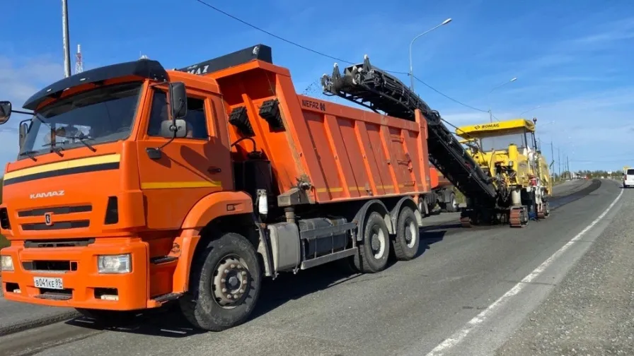 В Лабытнанги рабочие уже приступили к ремонту дорог. Фото: департамент транспорта и дорожного хозяйства ЯНАО