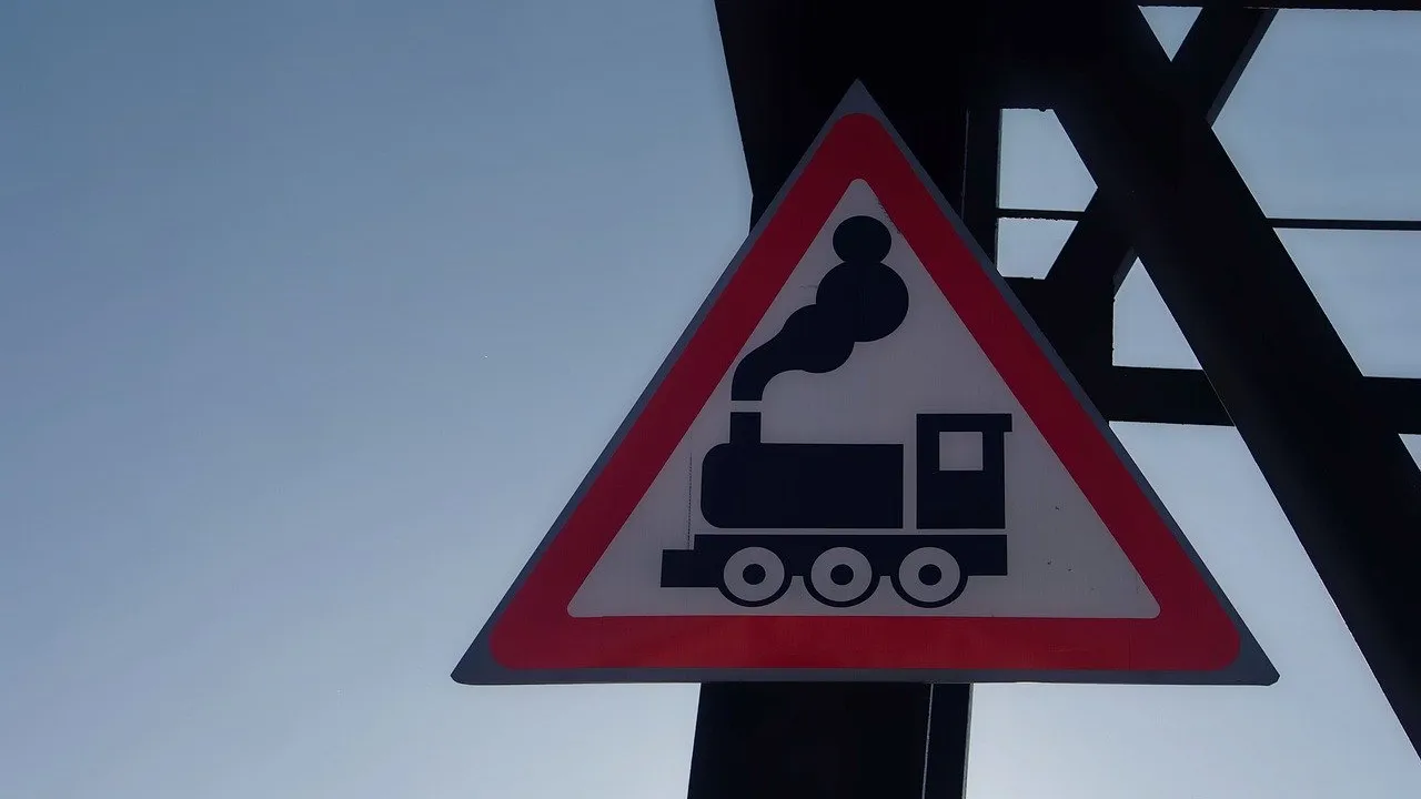 Знак "Железнодорожный переезд без шлагбаума"