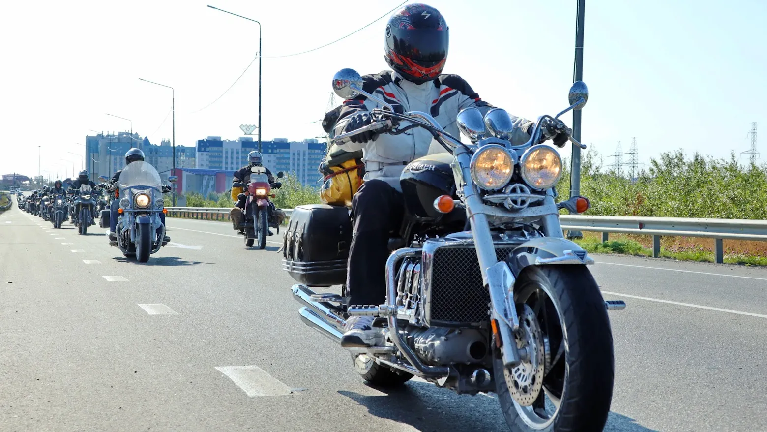 Мотоциклисты уезжают. Фото: "Ямал-Медиа"