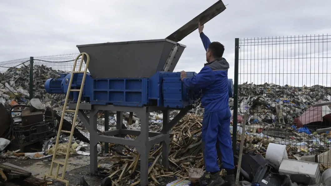 Шредер может дробить до 600 килограммов твёрдых отходов в час. Фото: Татьяна Паршукова