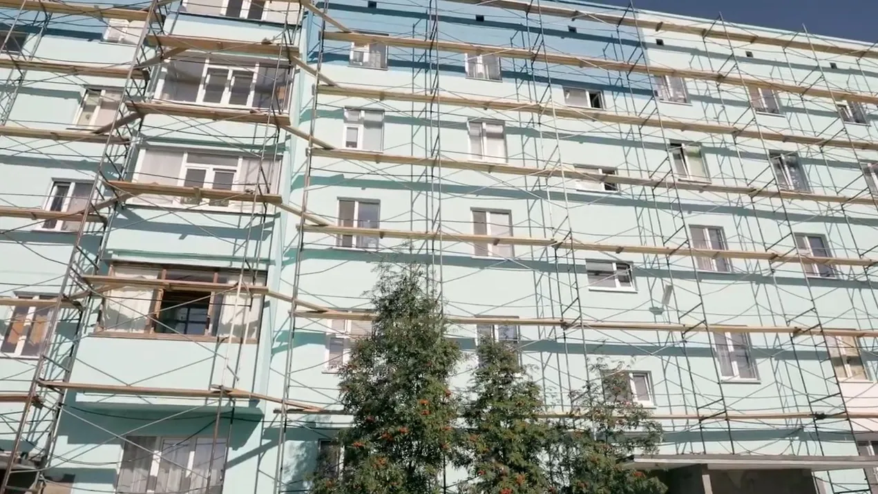 В Ноябрьске строители отремонтируют семь многоквартирных домов. Фото: глава Ноябрьска Алексей Романов