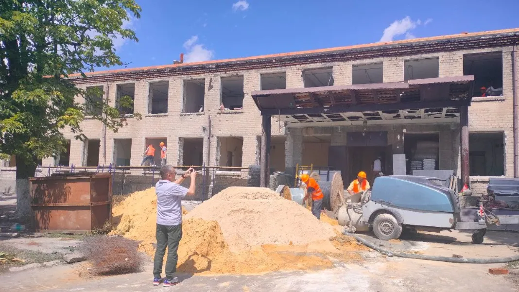 Ямальские строители восстанавливают Волноваху. Фото: телеграм-канал Волноваха ДНР администрация
