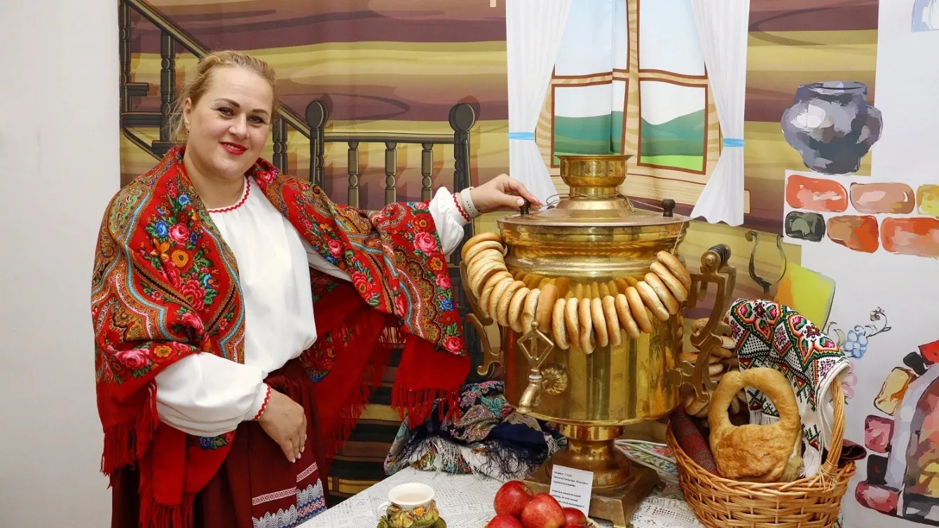 Праздник самовара получился очень нарядным и веселым. Фото: Василий Петров / КРАСНЫЙ СЕВЕР