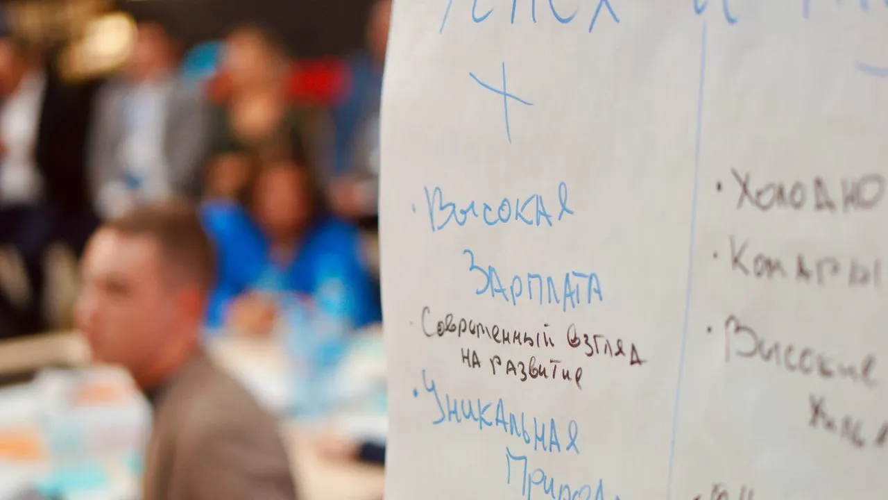 Студенты узнали про ямальские "плюшки" для молодых специалистов, и добавили свои пожелания. Фото: Юлия Чудинова / «Ямал-Медиа»