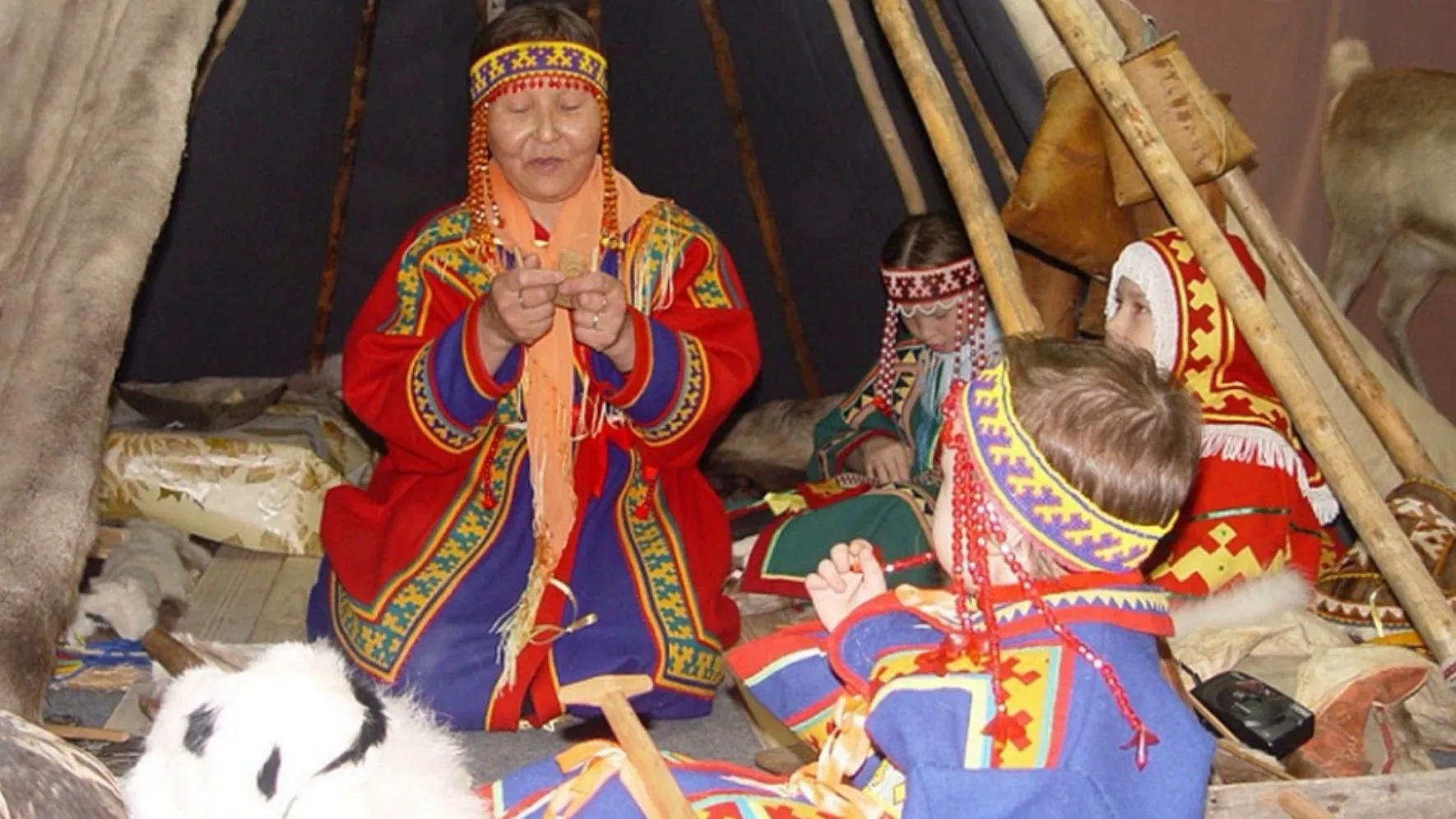 Гранты губернатора Ямала помогут восстановить забытые традиции и ремесла народов Севера. Фото: департамент по делам КМНС ЯНАО