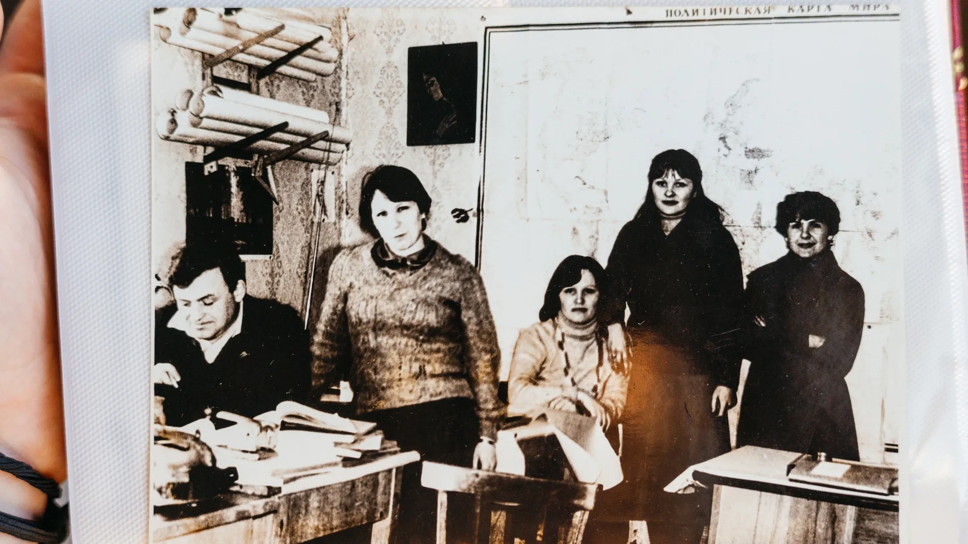 Мама героя Татьяна Кочуйкова с коллегами. Фото: из архива Николая Бруса.