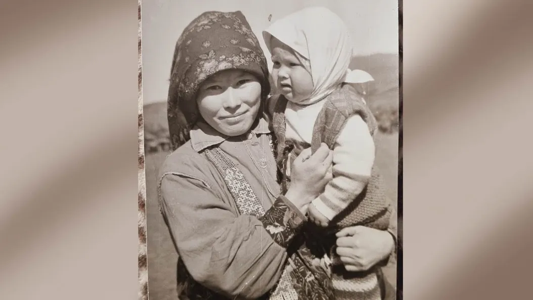 Нина Лонгортова с первенцем Славой. Фото из архива семьи Лонгортовых