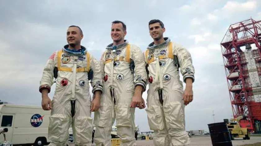 Экипаж «Аполлона-1» в скафандрах на стартовом комплексе / nara.getarchive.net
