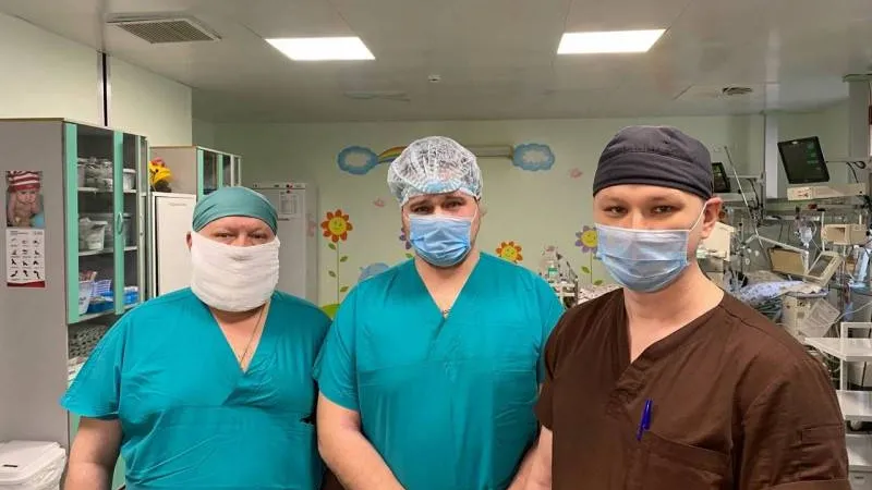 Бригада тюменских кардиохирургов буквально подарила малышу вторую жизнь. Фото: группа «Здравоохранение Тюменской области», «ВКонтакте»