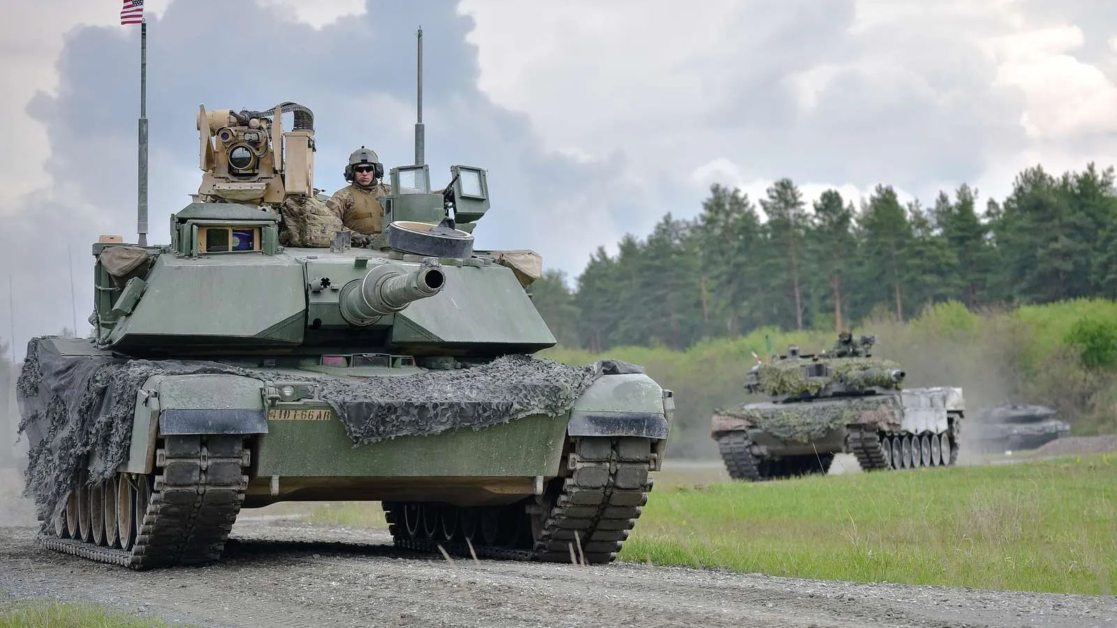 Включи машина танк. Леопард 2а4. Leopard 2a4 танк. Танк леопард 2. Танки Leopard 2a4 для Украины.