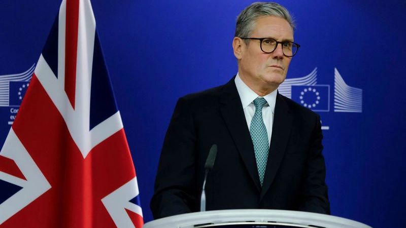 Bloomberg: премьер Британии Стармер обсуждал свою отставку из-за файлов Эпштейна