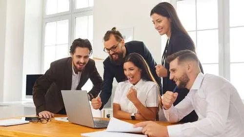 Молодые специалисты могут участвовать в грантовых конкурсах наравне с опытными коллегами. Фото: Studio Romantic / Shutterstock / Fotodom.