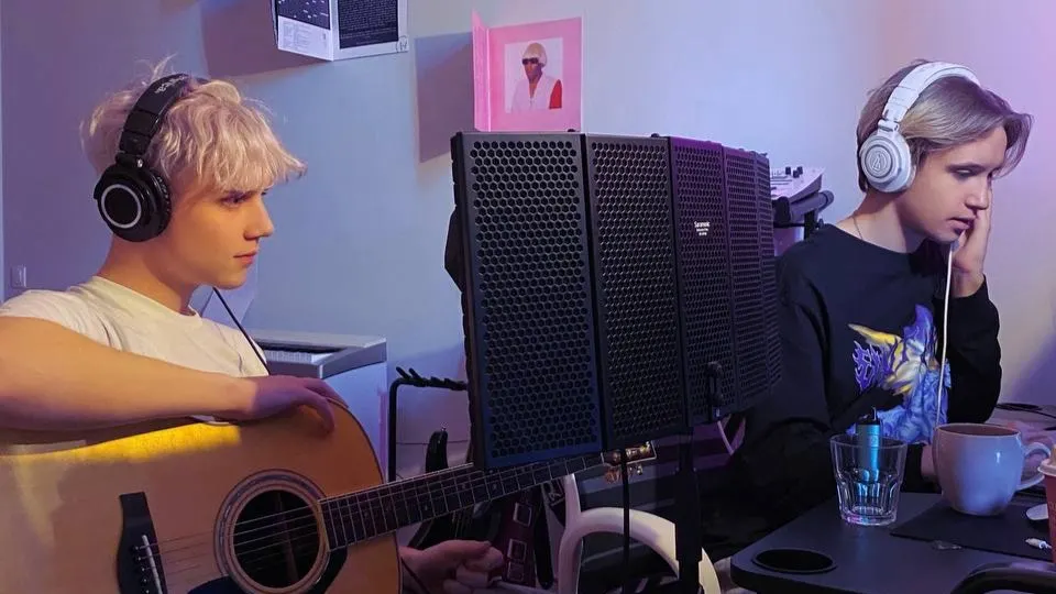 Ваня Дмитриенко на записи в студии. Фото: t.me/vaneckavanushka