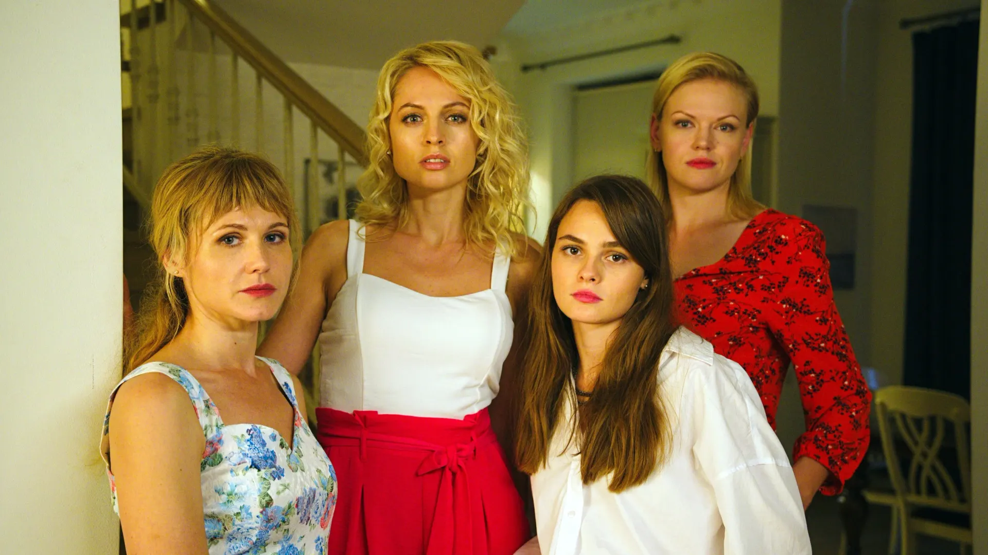 Актриса Янина Студилина в касте сериала «Сестры». Фото: Телеканал СТС/kinopoisk.ru