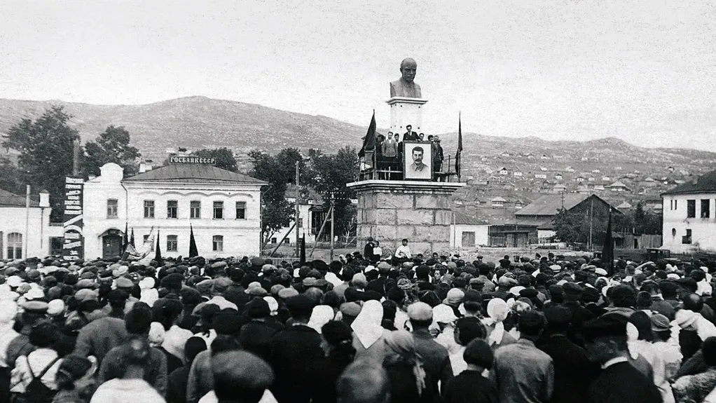 Митинг по поводу нападения фашистской Германии на Советский Союз. Миасс, Челябинская область. 22 июня 1941 г. Фото: Государственный исторический музей Южного Урала/russiainphoto.ru