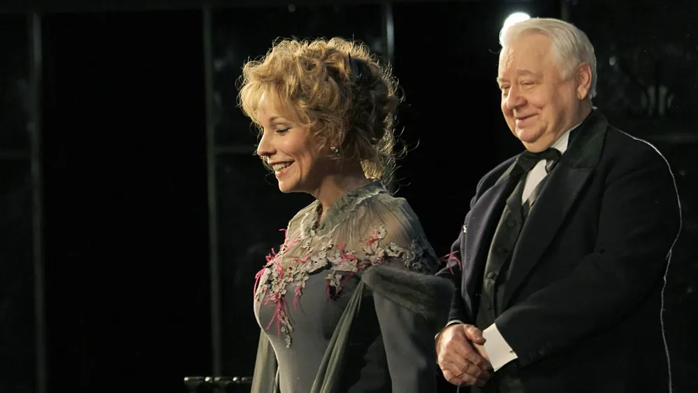 Марина Зудина и Олег Табаков на сцене МХТ имени Чехова. Фото: mxat.ru