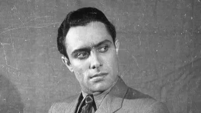 Николай Сличенко в роли Касьяна — студента МГУ в спектакле «Сегодня у нас концерт». Фото: МАММ/МДФ/russiainphoto.ru