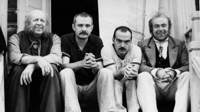 Андрей Попов, Никита Михалков, Александр Адабашьян и Александр Калягин на съемках фильма «Несколько дней из жизни И. И. Обломова». 1978 г. Фото: Игорь Гневашев/МАММ/МДФ/russiainphoto.ru