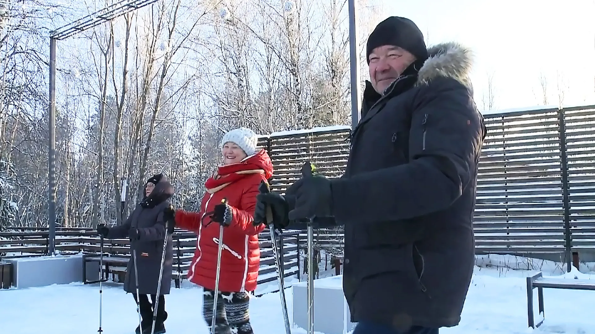 Шаги к здоровью: скандинавская ходьба объединила пенсионеров Пуровского района