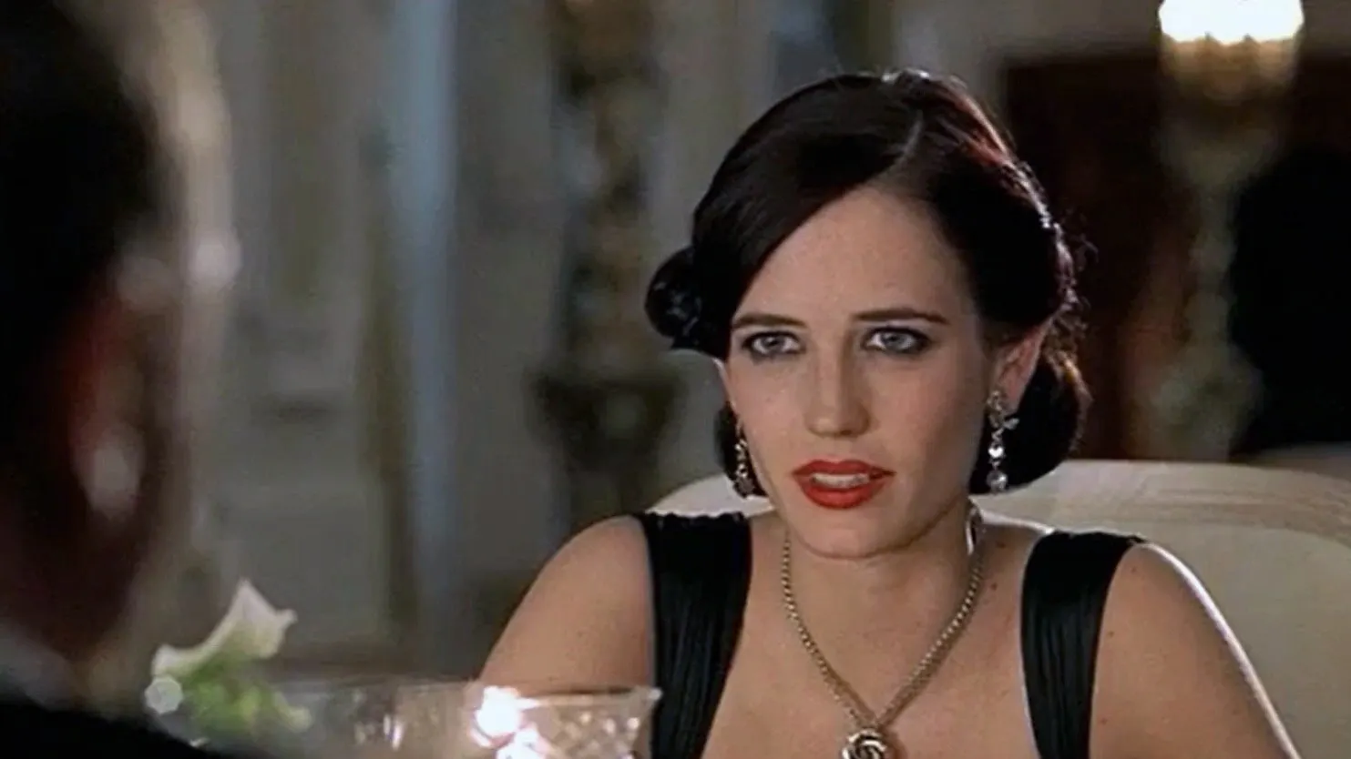 Кадр из трейлера фильма «Казино «Рояль»/Babelsberg Film GmbH/Casino Royale/Casino Royale Productions/Columbia Pictures/Danjaq/Eon Productions Ltd./Metro-Goldwyn-Mayer (MGM)/Stillking Films/United Artists/«Невафильм»/«Каскад фильм»/kinopoisk.ru