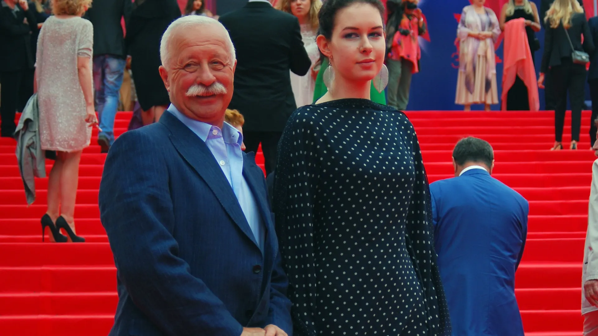 Телеведущий Леонид Якубович с дочерью Варварой на церемонии открытия XXXVII Московского международного кинофестиваля. 19 июня 2015 года. Фото: Ekaterina Bykova/Shutterstock/Fotodom