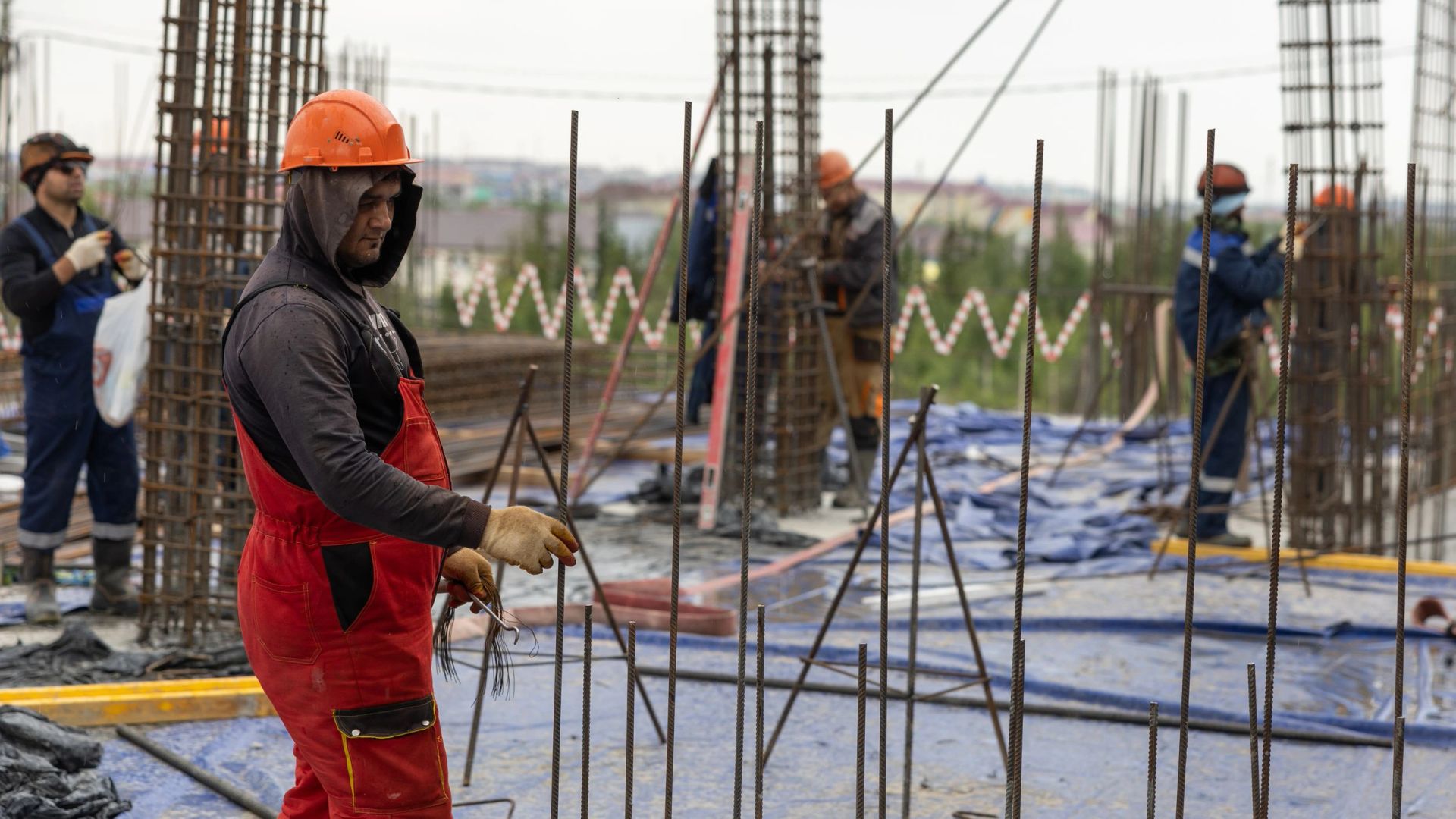 Полиция ЯНАО усилила контроль за иностранными рабочими на стройках