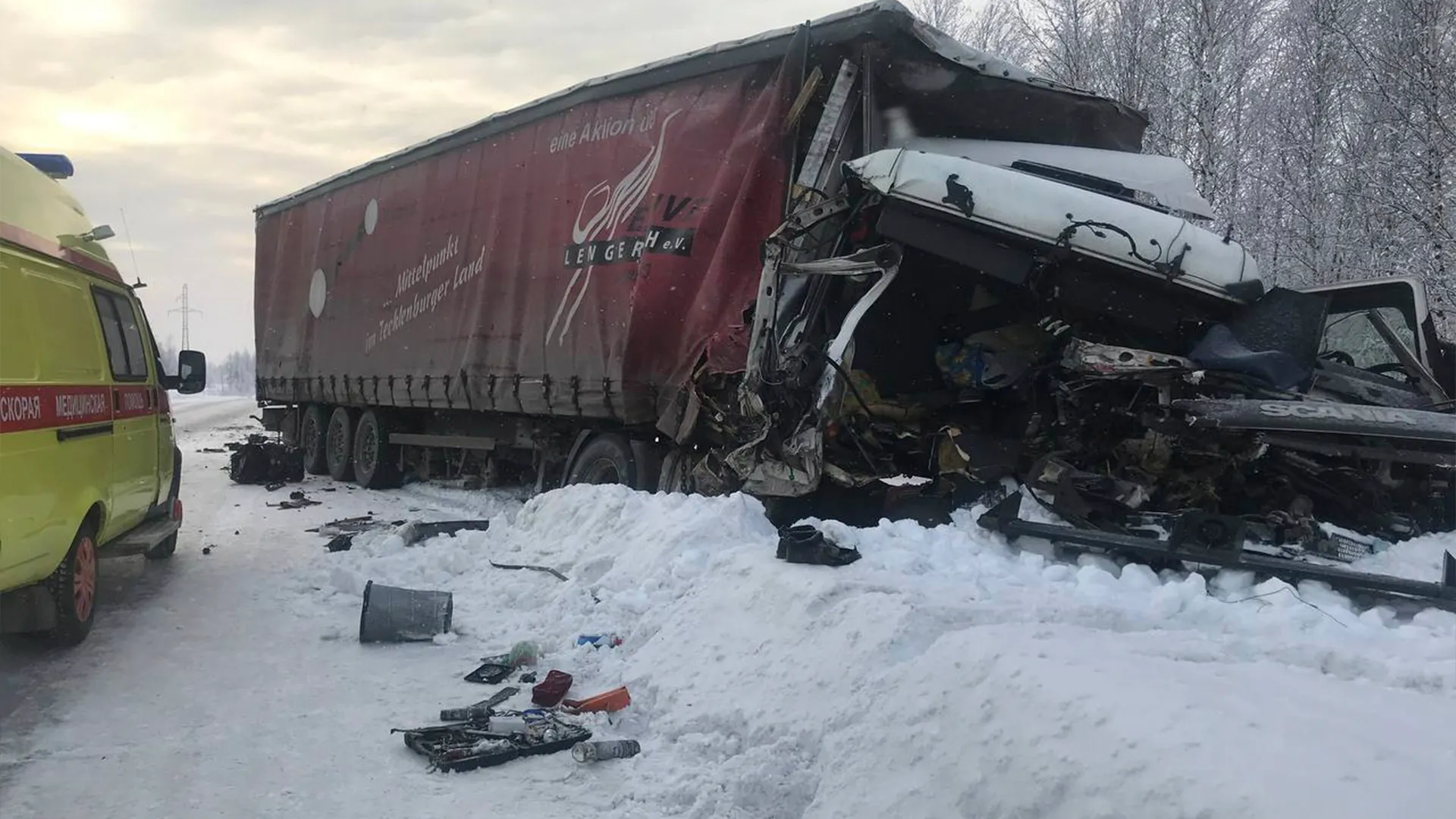 Два большегруза столкнулись на трассе под Пуровском