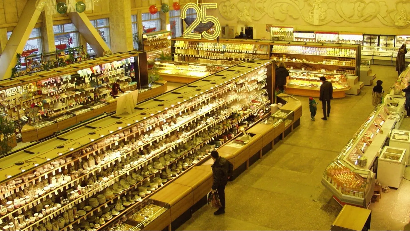 Универмаг «Белые ночи», 2000-е гг. Фото: Александр Зинченко, группа «Нур в объективе» vk.com.