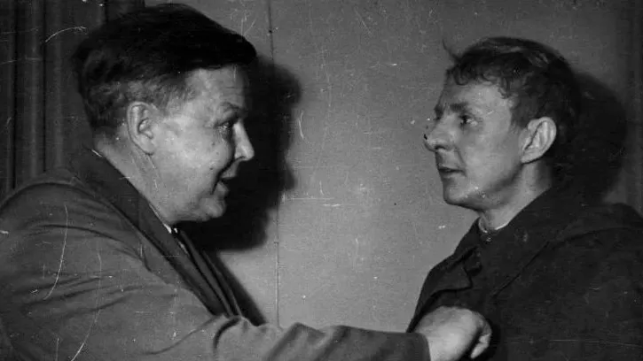 Александр Твардовский и Борис Новиков в театре имени Моссовета на спектакле «Василий Теркин». Апрель 1961 г. Фото: Павел Маныч/МАММ/МДФ/russiainphoto.ru