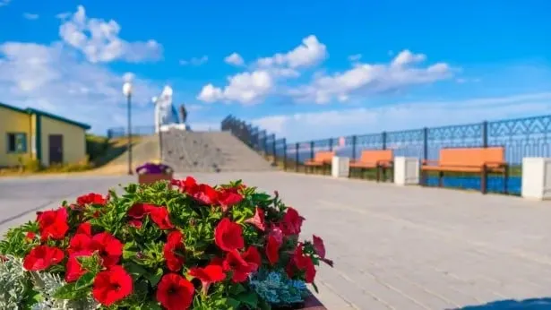 Сквер Молодоженов. Фото: пресс-служба администрации Тазовского района.