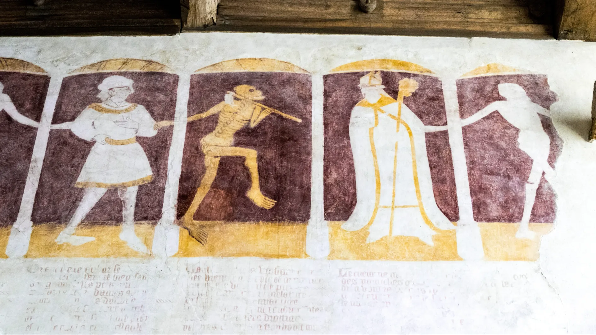 Фреска «Пляска смерти» в часовне Кермария-ан-Искуит в Бретани. Фото: Joaquin Ossorio Castillo/Shutterstock/Fotodom