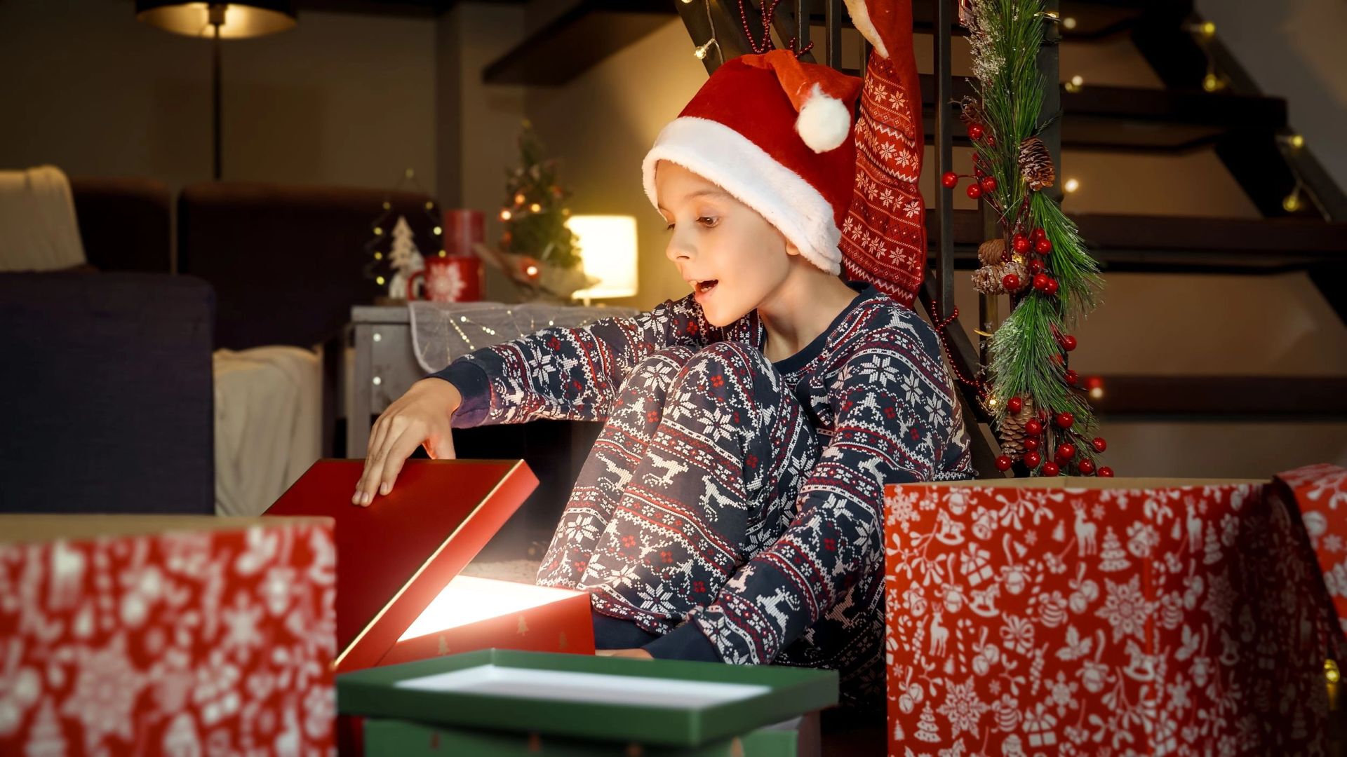 Глава Салехарда подарил мальчику из многодетной семьи билет на квест