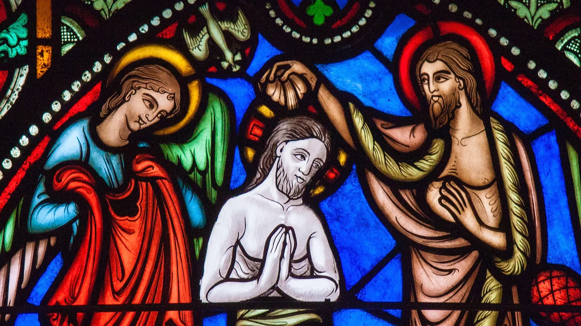 Витраж с изображением крещения Иисуса в реке Иордан Иоанном Крестителем. Собор Святого Михаила и Святой Гудулы в Брюсселе. Фото: jorisvo/Shutterstock/Fotodom