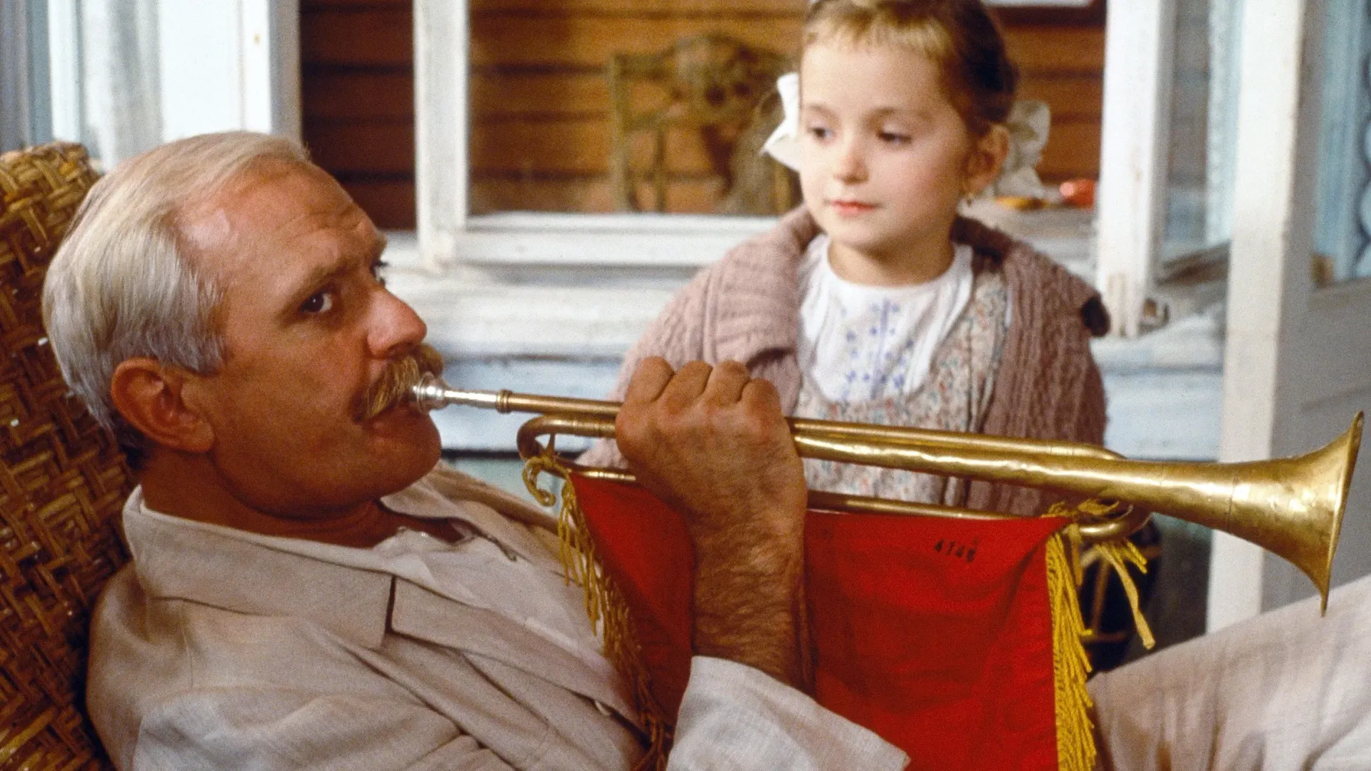 Кадр из фильма «Утомленные солнцем»/Студия «Тритэ»/Госкино/Russkiy klub/Caméra One/Canal+/Media Factory/kinopoisk.ru