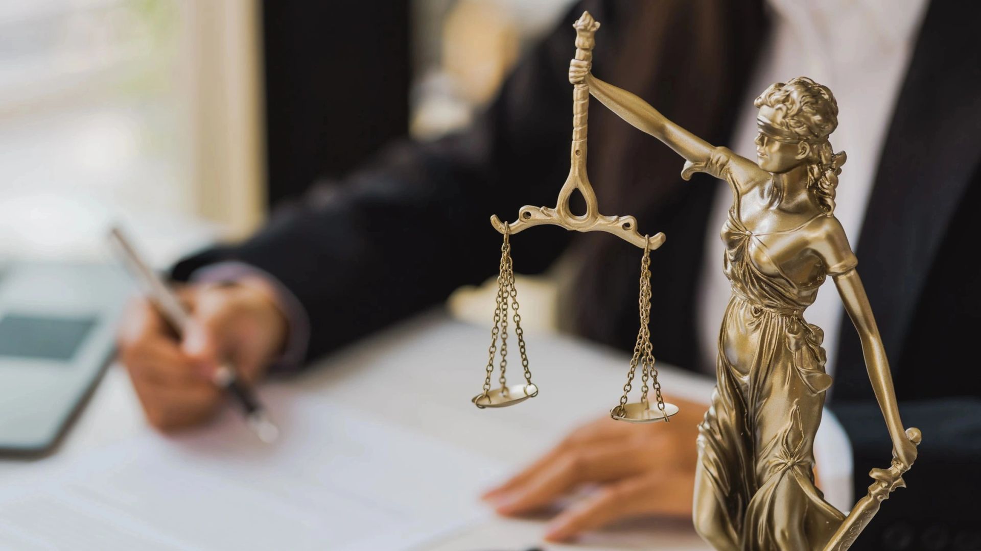 Суд оштрафовал жительницу Бурятии за комментарий со словом «хохол» в чате дома