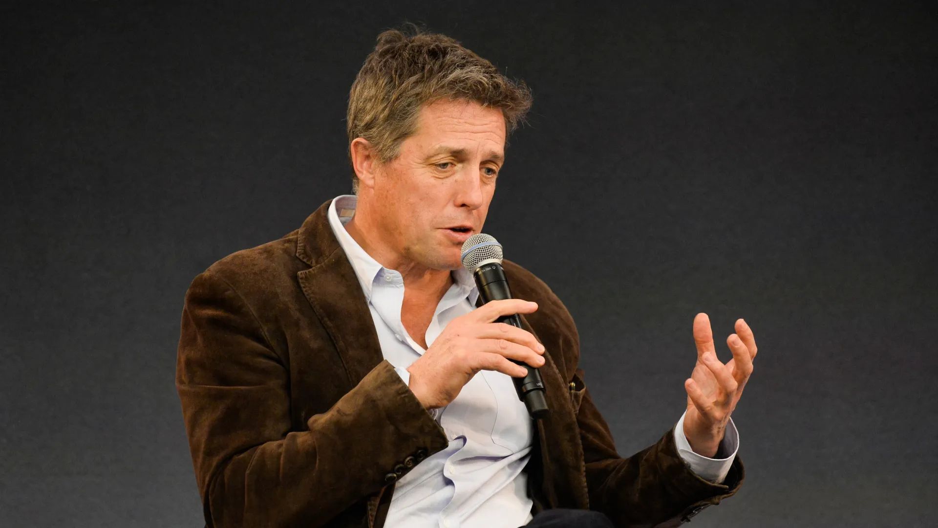 Хью Грант отвечает на вопросы на «Meet the actor». Октябрь 2014 г. Фото: Euan Cherry/Shutterstock/Fotodom