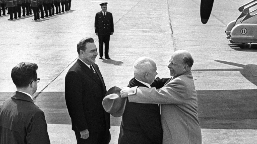 Никита Хрущев и Леонид Брежнев встречают руководителя ГДР Вальтера Ульбрихта. 1962 г. Фото: Юрий Абрамочкин/Архив Юрия Абрамочкина/russiainphoto.ru