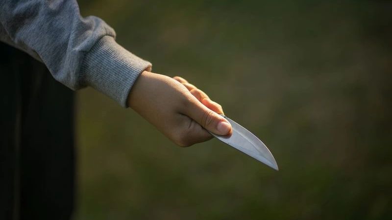 «Абзац»: напавшего на одноклассника школьника в Александровске избивал отчим