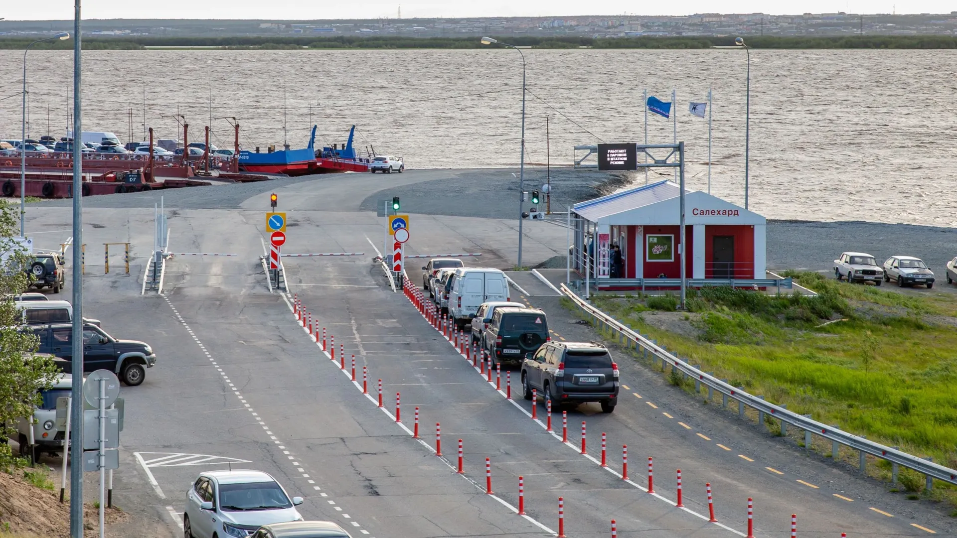 Работа переправа лабытнанги салехард. Работа переправа лабытнанги салехард. Работа переправа лабытнанги салехард. Паром лабытнанги. Паром салехард лабытнанги.