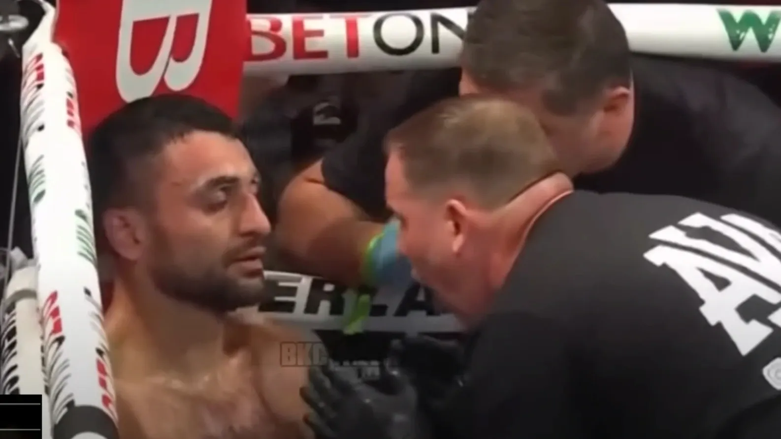 Кадр видео канала GIANG | LAM ANH HAIR SALON/Youtube