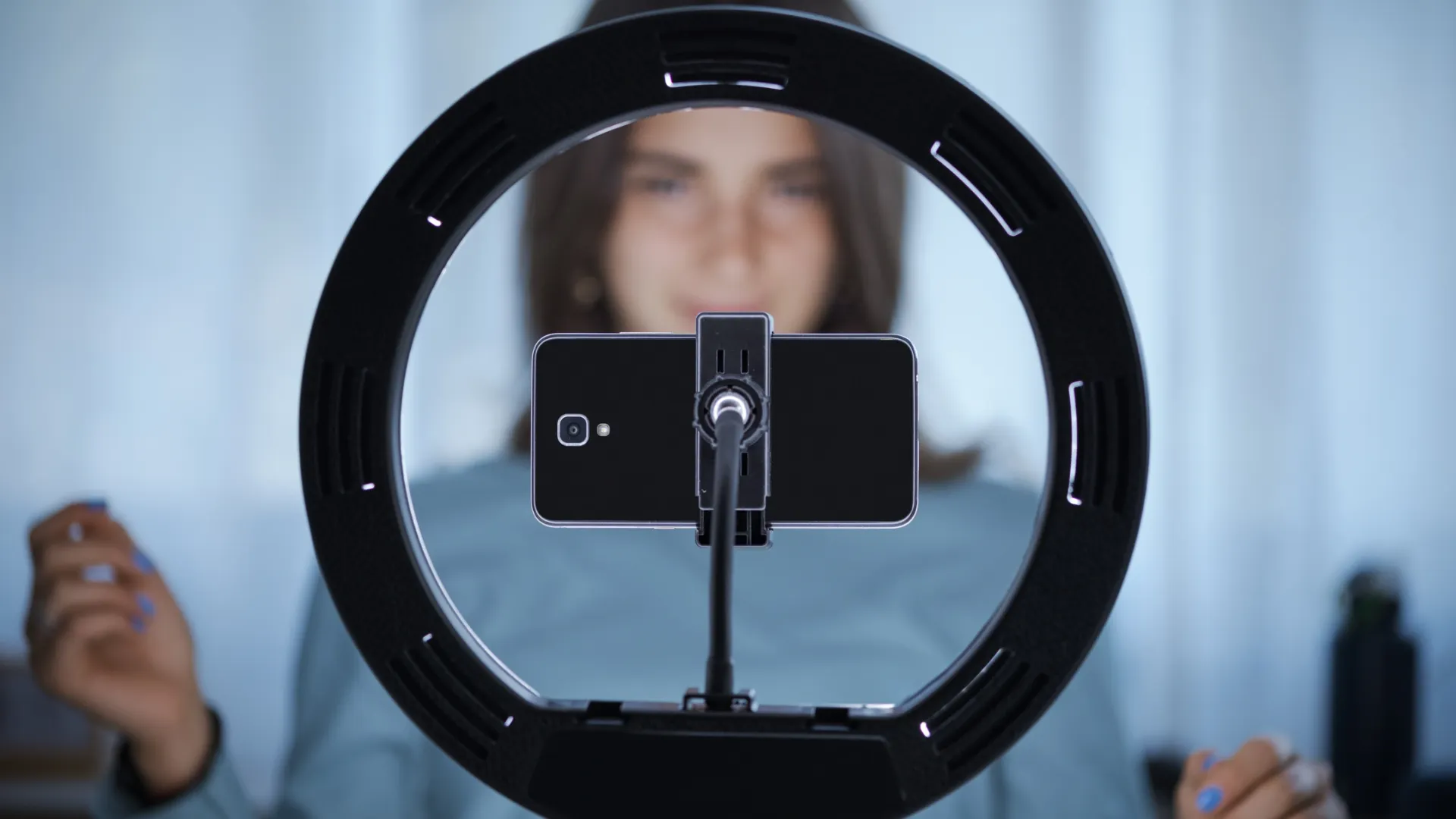 Типичный пользователь YAPPY. Фото: Stock-Asso/Shutterstock