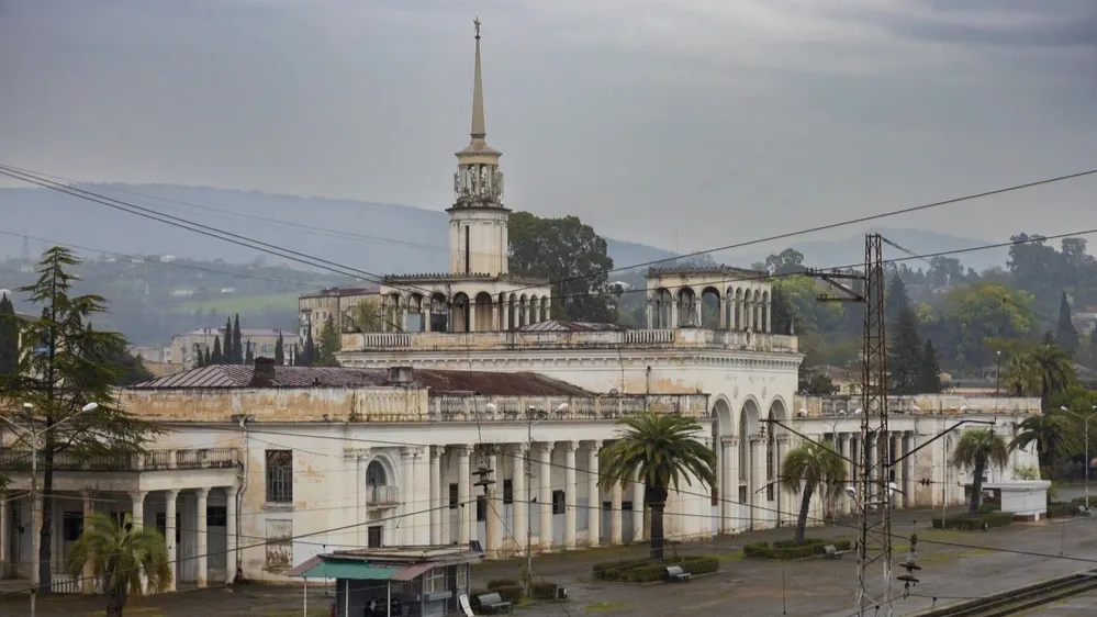 Железнодорожный вокзал Сухум. Фото: Al.geba/Shutterstock/Fotodom