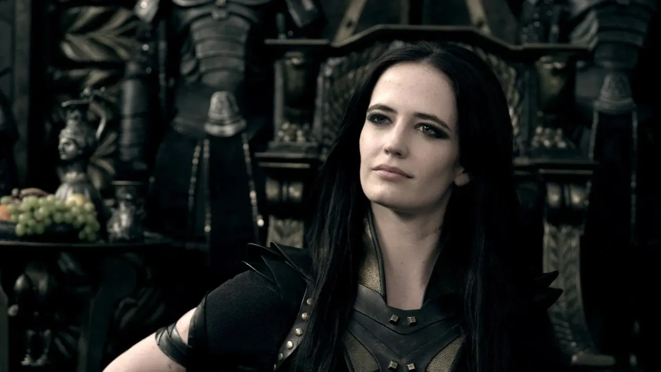 Ева Грин в фильме «300 спартанцев: Расцвет империи». Фото: Atmosphere Entertainment MM/Cruel & Unusual Films/Hollywood Gang Productions/Legendary Pictures/Nimar Studios Ltd./Warner Bros. Pictures/«Мосфильм-Мастер»/«Каро-Премьер»/kinopoisk.ru