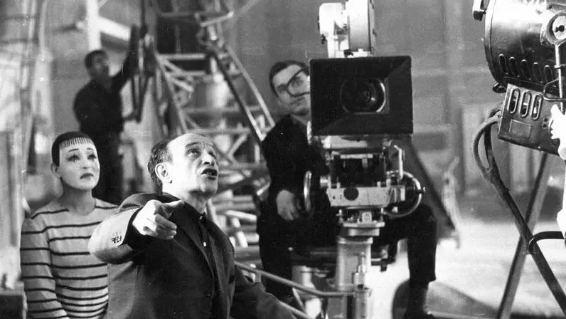 Ролан Быков на съемках фильма «Айболит-66»/«Мосфильм»/ТО «Юность»/kinopoisk.ru