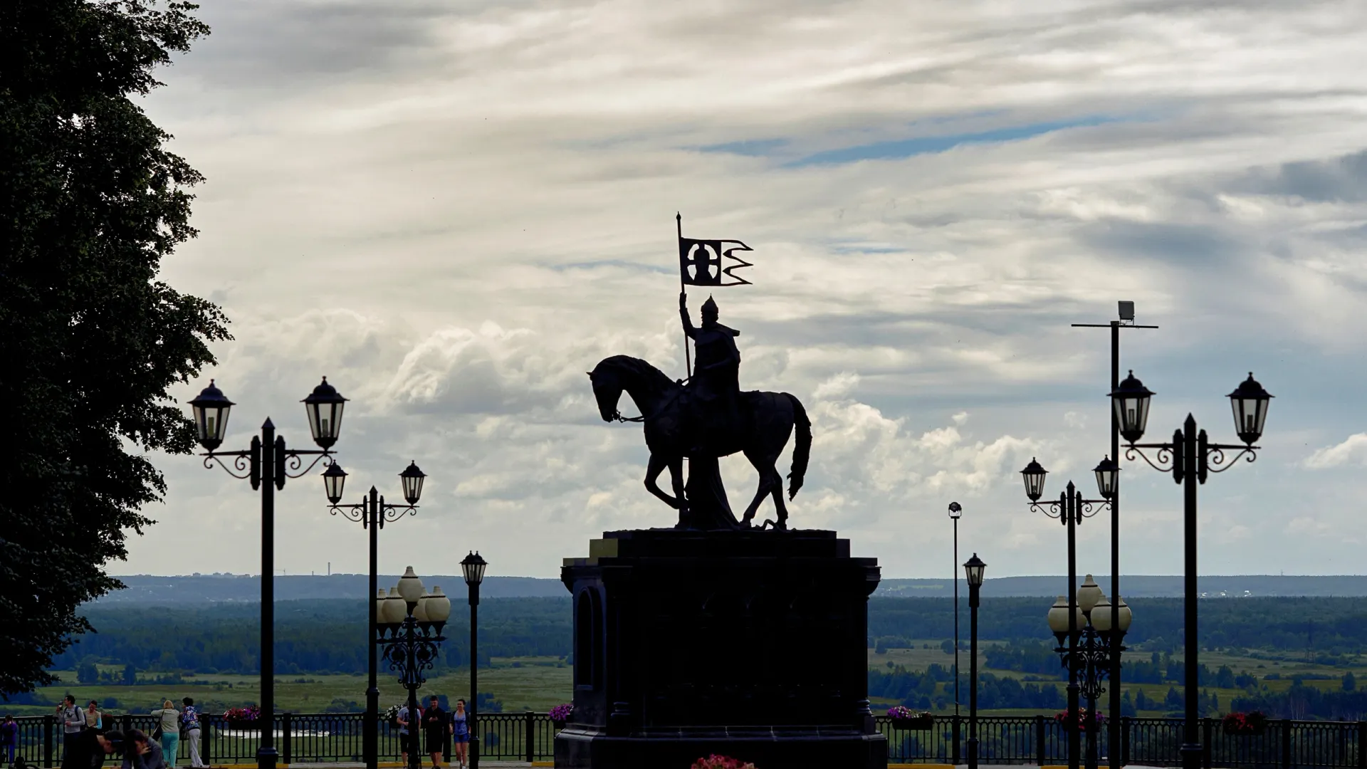 Памятник Владимиру Мономаху во Владимире. Фото: SHEE HENG CHONG/Shutterstock/Fotodom