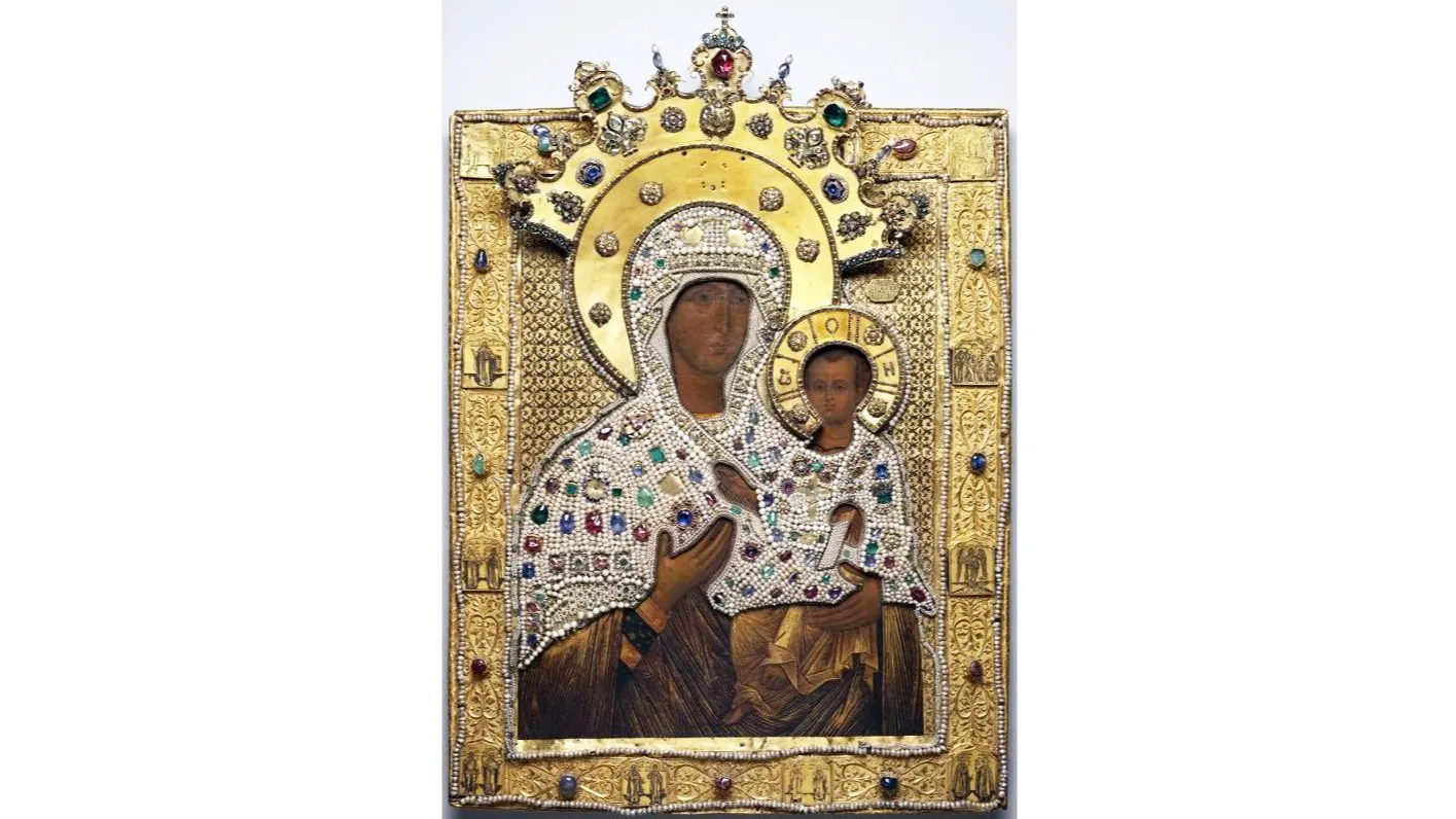 Богоматерь Одигитрия Смоленская. Вторая половина XV в. Один из первых списков с чудотворного образа Богоматери Одигитрии, почитавшегося в Смоленске с XIV века. Государственный историко-культурный музей-заповедник «Московский Кремль». Фото: icons.pstgu.ru