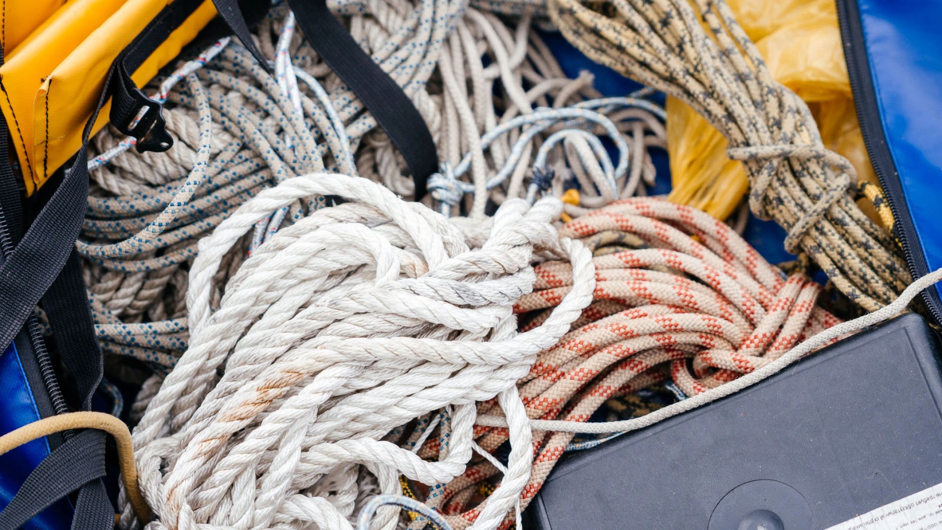 В ЯНАО запустили производство «браслетов жизни» для бойцов СВО